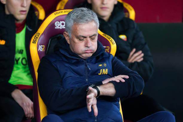 bob官网-意杯耻辱出局，穆帅半场连换4人：一周三赛无人可用